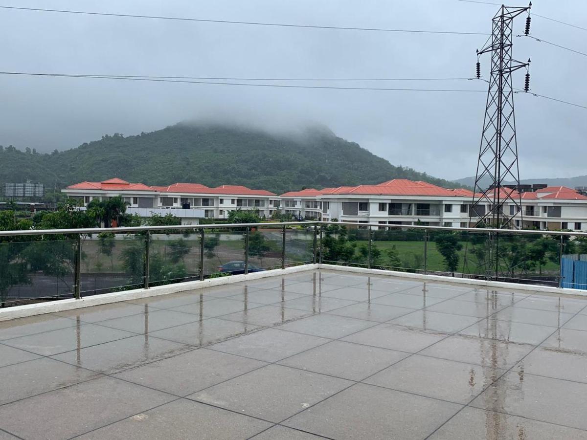 Appartamento Mizzle Lonavala Esterno foto