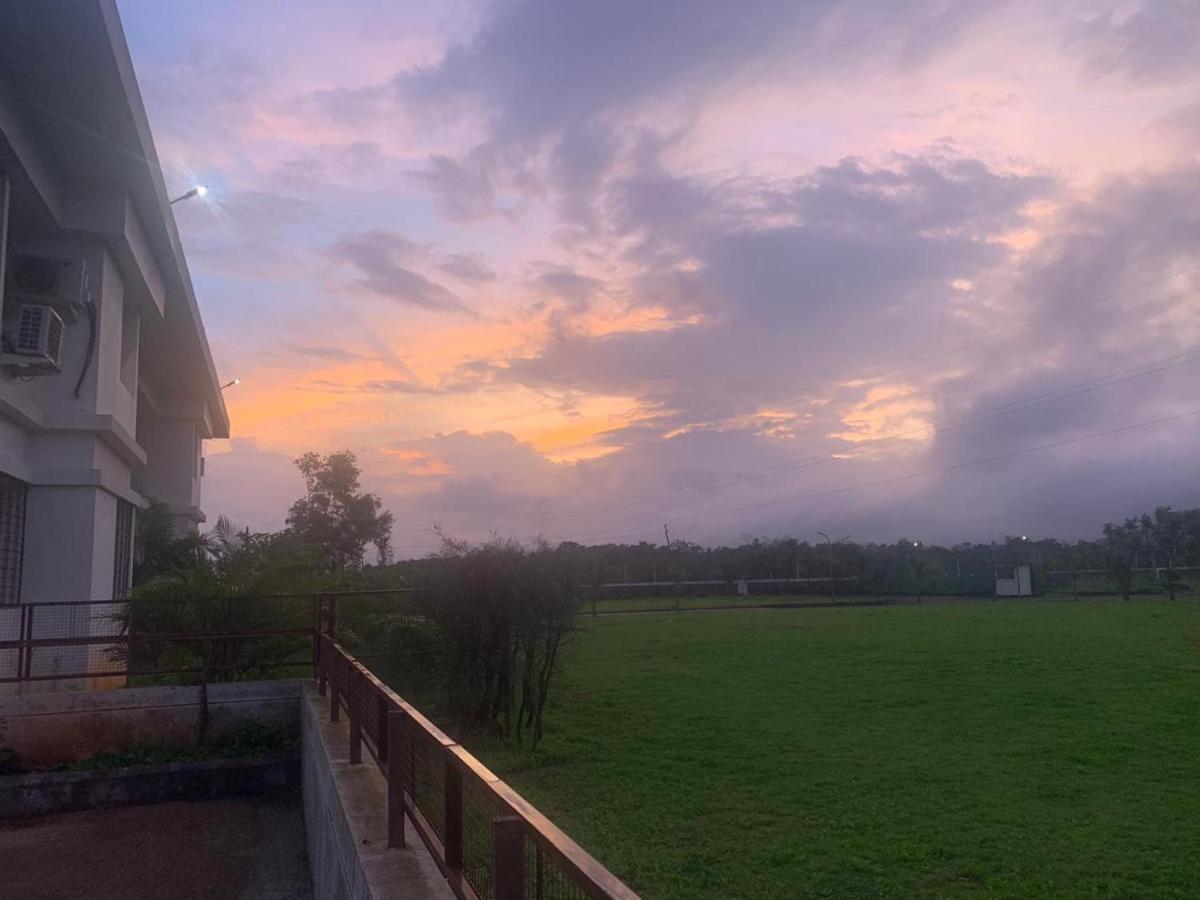 Appartamento Mizzle Lonavala Esterno foto