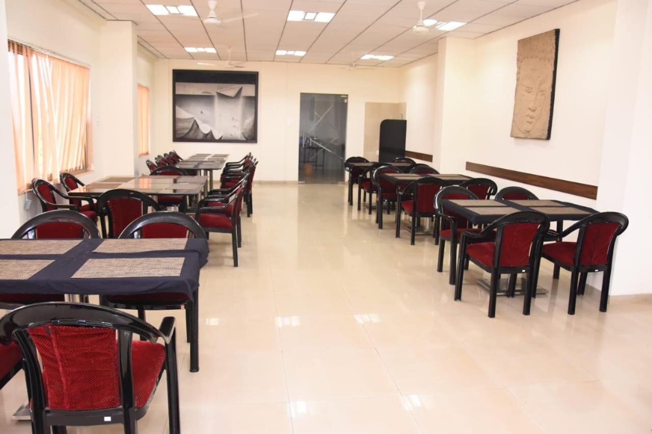 Appartamento Mizzle Lonavala Esterno foto